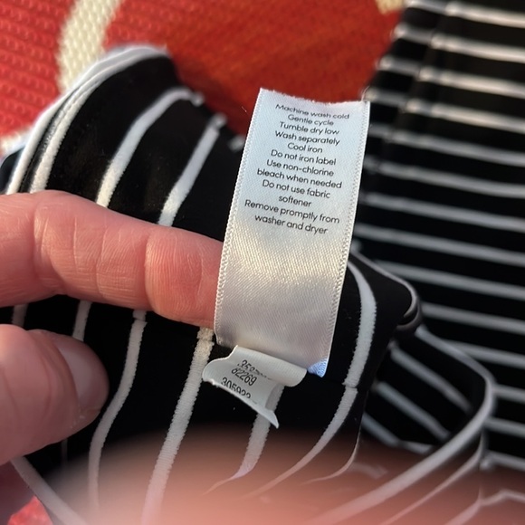 ATHLETA black and white stripe cropped leggings slimming size 1 X - Picture 9 of 9